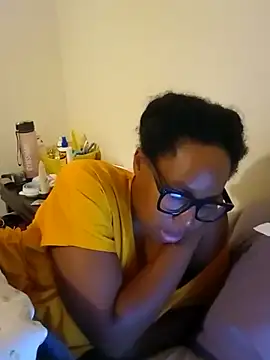 Snapshot of madamsensuale chatting on October 31, 2025, 1:35 am madamsensuale online show from October 31, 2025, 1:35 am