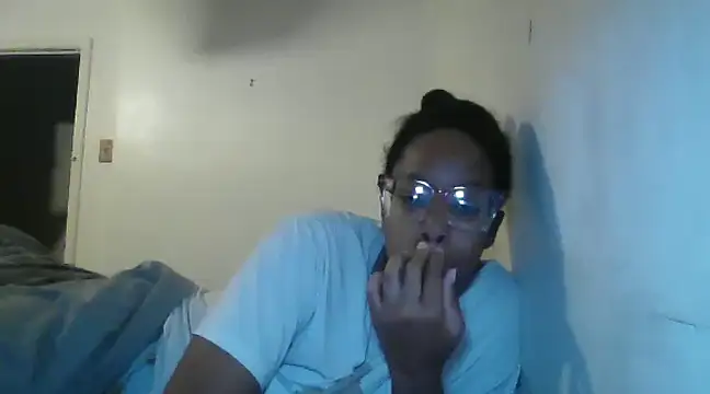 Snapshot of madamsensuale chatting on December 7, 2024, 6:48 am madamsensuale online show from December 7, 2024, 6:48 am