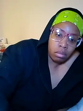 Snapshot of madamsensuale chatting on January 2, 2025, 9:50 pm madamsensuale online show from January 2, 2025, 9:50 pm