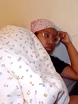 Snapshot of madamsensuale chatting on March 18, 2025, 3:02 am madamsensuale online show from March 18, 2025, 3:02 am