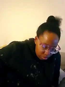 Snapshot of madamsensuale chatting on January 2, 2025, 3:05 am madamsensuale online show from January 2, 2025, 3:05 am