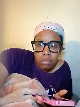 Snapshot of madamsensuale chatting on March 17, 2025, 11:57 pm madamsensuale online show from March 17, 2025, 11:57 pm