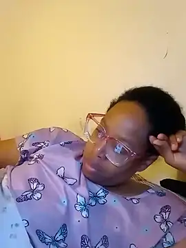 Snapshot of madamsensuale chatting on February 20, 2025, 6:28 am madamsensuale online show from February 20, 2025, 6:28 am