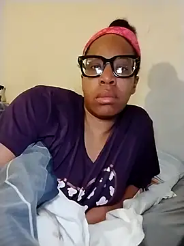 Snapshot of madamsensuale chatting on March 22, 2025, 6:22 am madamsensuale online show from March 22, 2025, 6:22 am