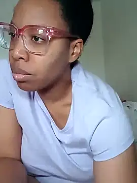 Snapshot of madamsensuale chatting on March 1, 2025, 9:15 pm madamsensuale online show from March 1, 2025, 9:15 pm