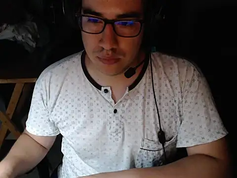 thealfawolf01 online show from March 19, 2025, 5:19 am