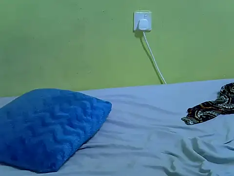 queendebbie online show from October 15, 2025, 1:41 pm