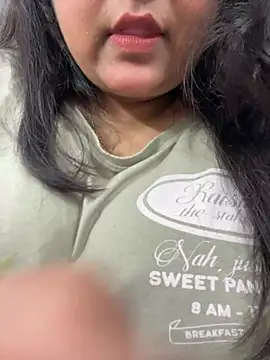 Snapshot of smile_pretty chatting on February 4, 2026, 6:03 pm smile pretty online show from February 4, 2026, 6:03 pm