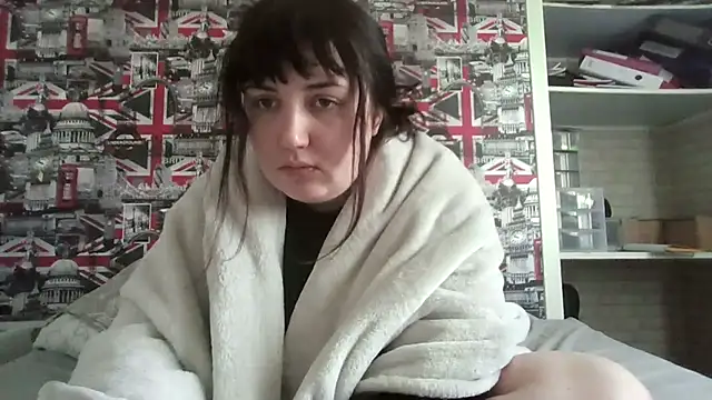 Lynylou online show from November 6, 2025, 12:09 pm