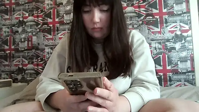 Lynylou online show from November 27, 2025, 12:05 pm