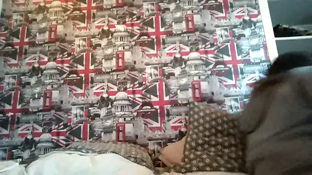 Lynylou online show from December 3, 2025, 8:25 am