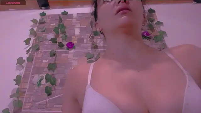 Snapshot of CrazyRousex chatting on October 24, 2025, 3:22 pm CrazyRousex online show from October 24, 2025, 3:22 pm