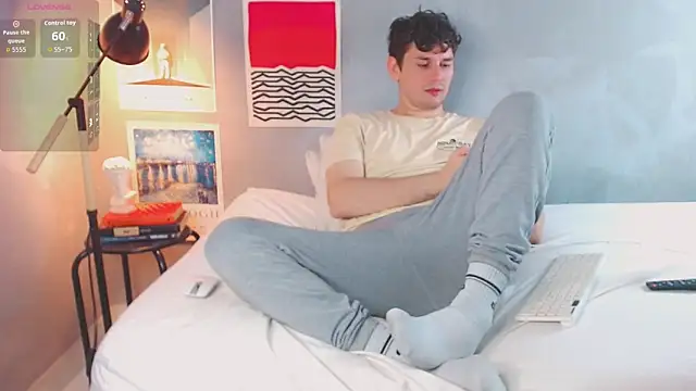 Elio555 online show from November 2, 2025, 1:54 am