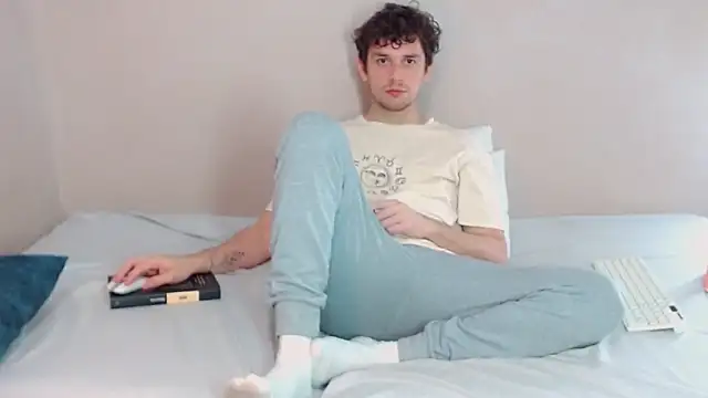 Elio555 online show from February 9, 2025, 9:49 pm