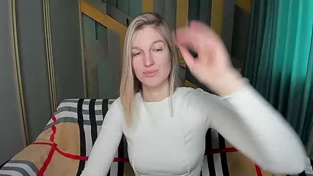 EmilyWalkeri online show from December 19, 2025, 7:44 am