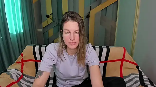 EmilyWalkeri online show from November 14, 2025, 7:56 am