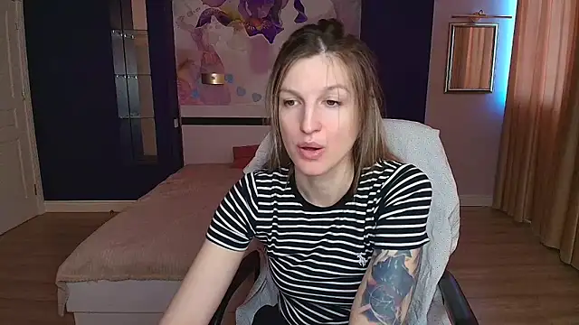 EmilyWalkeri online show from March 19, 2026, 8:14 am
