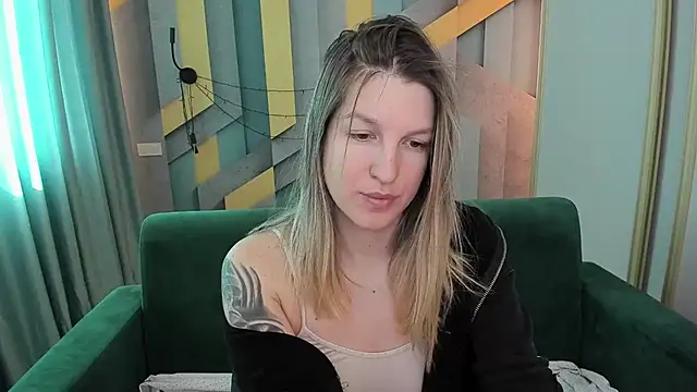 EmilyWalkeri online show from March 24, 2026, 7:41 am