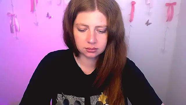 Snapshot of Lizzy_Love chatting on July 1, 2026, 11:21 am Lizzy Love online show from July 1, 2026, 11:21 am