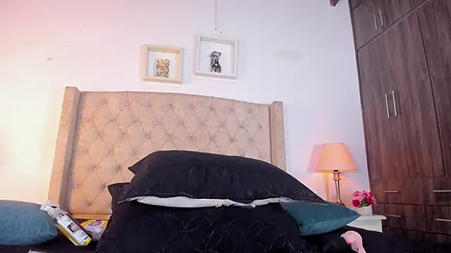 allisson m online show from December 5, 2025, 12:15 pm