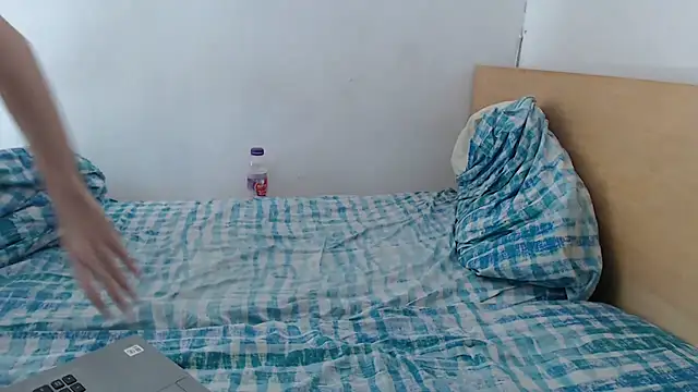 erikamavrik online show from November 13, 2025, 9:13 am