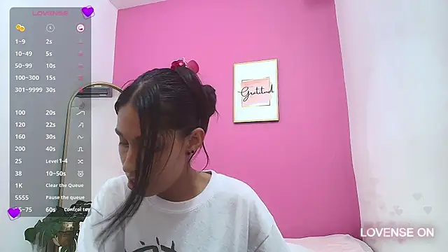 Snapshot of yourcuteneighbourr chatting on March 8, 2025, 9:28 am yourcuteneighbourr online show from March 8, 2025, 9:28 am