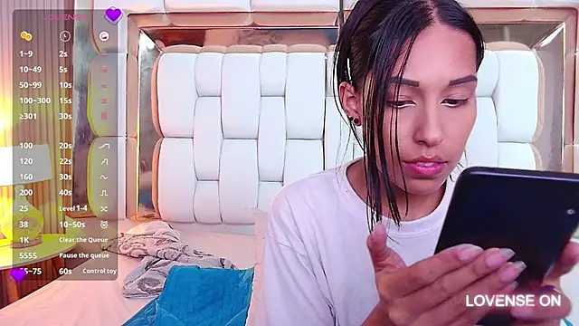 Snapshot of yourcuteneighbourr chatting on March 7, 2025, 9:29 am yourcuteneighbourr online show from March 7, 2025, 9:29 am