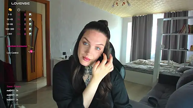 AizaRose online show from April 15, 2026, 7:03 am