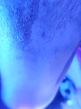 gurlnips online show from September 28, 2025, 11:06 am