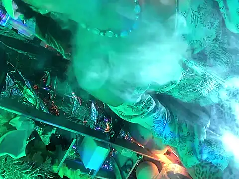 gurlnips online show from September 17, 2025, 5:53 am