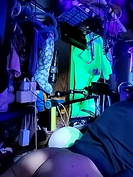 gurlnips online show from March 27, 2026, 1:36 am