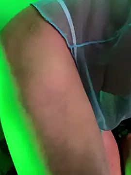 Snapshot of gurlnips chatting on February 24, 2026, 9:04 pm gurlnips online show from February 24, 2026, 9:04 pm