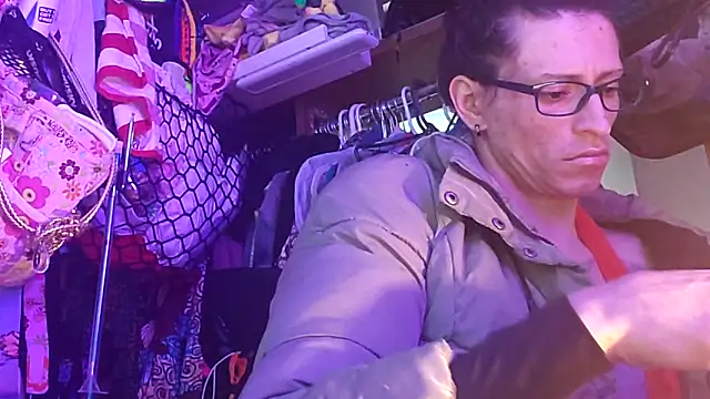 Snapshot of gurlnips chatting on February 23, 2026, 12:45 am gurlnips online show from February 23, 2026, 12:45 am