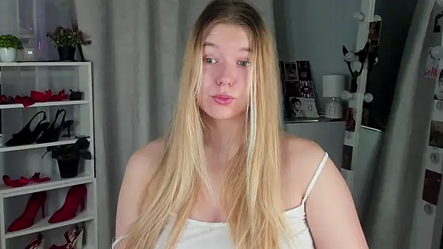 Rebecca Kelly online show from October 18, 2025, 2:13 am