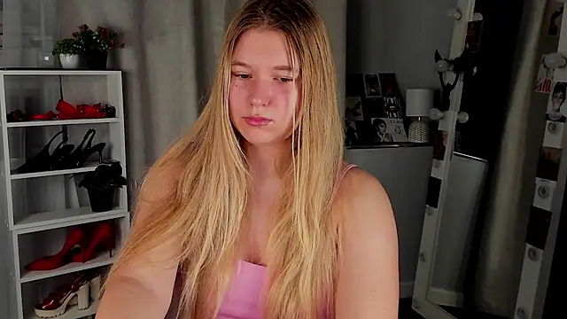 Rebecca Kelly online show from October 6, 2025, 2:02 am