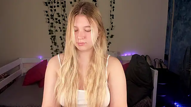 Rebecca Kelly online show from September 23, 2025, 1:45 am