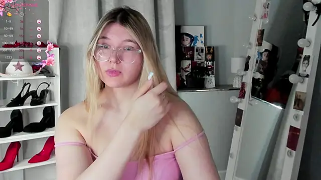 Snapshot of Rebecca_Kelly chatting on February 25, 2026, 2:45 am Rebecca Kelly online show from February 25, 2026, 2:45 am