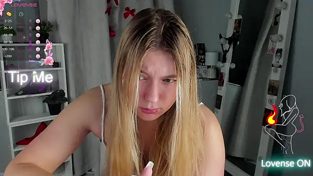 Rebecca Kelly online show from September 19, 2025, 1:42 am