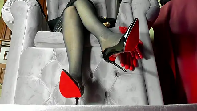 LillaGoddess online show from November 12, 2025, 2:10 pm