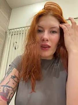 Snapshot of Liv_Fay chatting on February 6, 2026, 1:40 pm Liv Fay online show from February 6, 2026, 1:40 pm