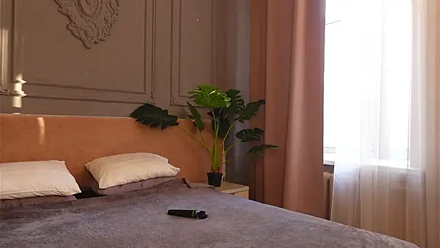 Liv Fay online show from April 2, 2026, 3:41 pm