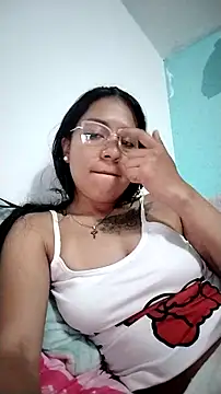 Snapshot of Tiphanydirty3 chatting on October 21, 2025, 5:51 am Tiphanydirty3 online show from October 21, 2025, 5:51 am