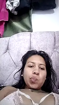 Snapshot of Tiphanydirty3 chatting on December 19, 2025, 4:27 am Tiphanydirty3 online show from December 19, 2025, 4:27 am