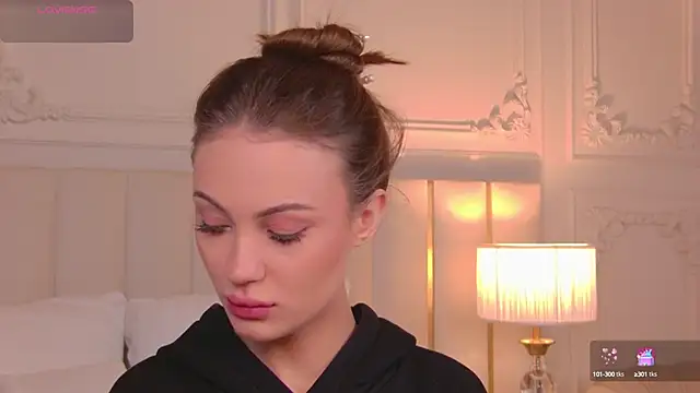 Snapshot of LexiMouss chatting on October 2, 2025, 7:01 am LexiMouss online show from October 2, 2025, 7:01 am