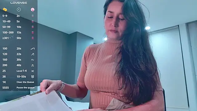 Snapshot of AndreaGomez88 chatting on November 5, 2025, 2:25 am AndreaGomez88 online show from November 5, 2025, 2:25 am