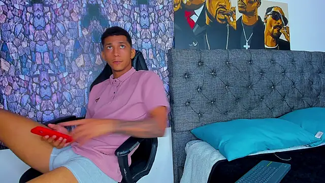 dominic smith  online show from February 4, 2025, 12:40 am