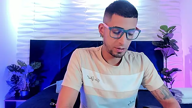 Snapshot of DrakeNeumann chatting on February 9, 2026, 3:26 am DrakeNeumann online show from February 9, 2026, 3:26 am