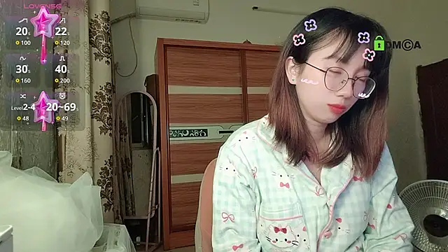 Lili 666 online show from December 18, 2025, 6:45 pm