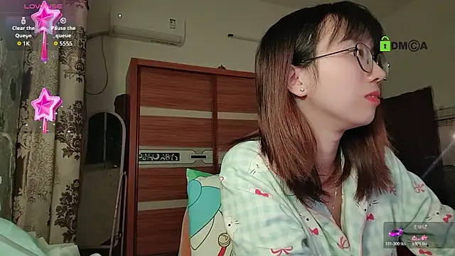 Lili 666 online show from November 16, 2025, 5:06 pm