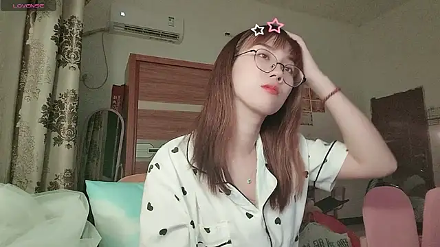 Lili 666 online show from April 19, 2026, 2:29 pm